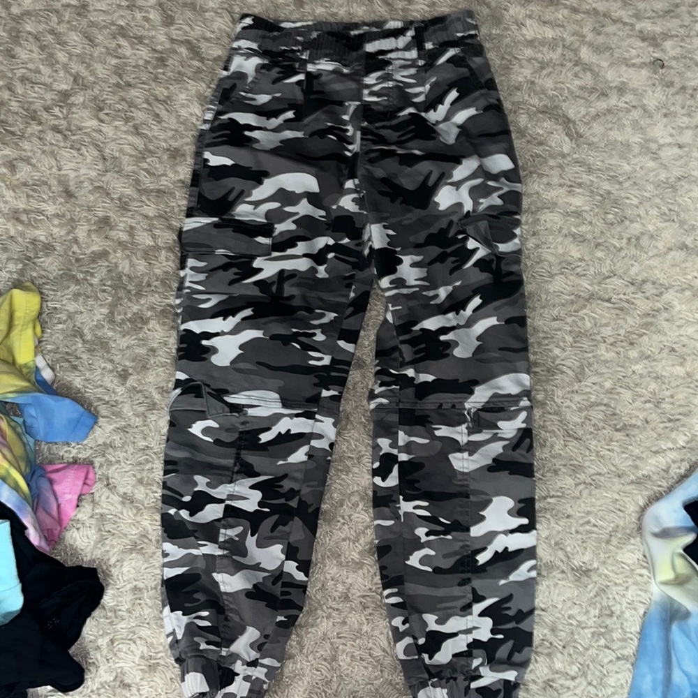 Cargo army print pants size 3/26